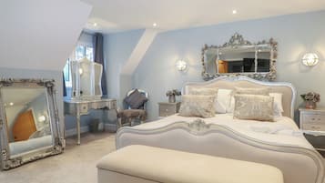 6 phòng ngủ, trang trí khác biệt