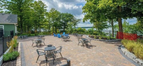 Sandbanks! Enjoy beach, pools, courts & private cottage in picturesque PEC.