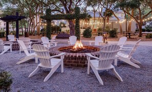 Property grounds - Lovely 2-bedroom villa in Hilton Head Island perfect for relaxing stays (Hilton Head Island)