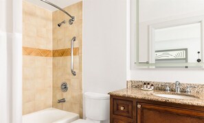 Bathroom - Lovely 2-bedroom villa in Hilton Head Island perfect for relaxing stays (Hilton Head Island)