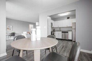 Apartamento (2 Bedrooms) | Cocina privada | Frigorífico y cafetera o tetera