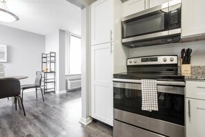 Căn hộ (2 Bedrooms) | Bếp riêng | Tủ lạnh 