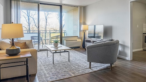 Landing Beautiful Studio, Game Room, Gym