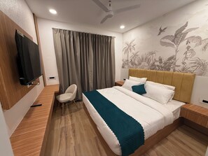 Desk, laptop workspace, iron/ironing board, free WiFi - Hibiscus Elite Hotel (greater noida)