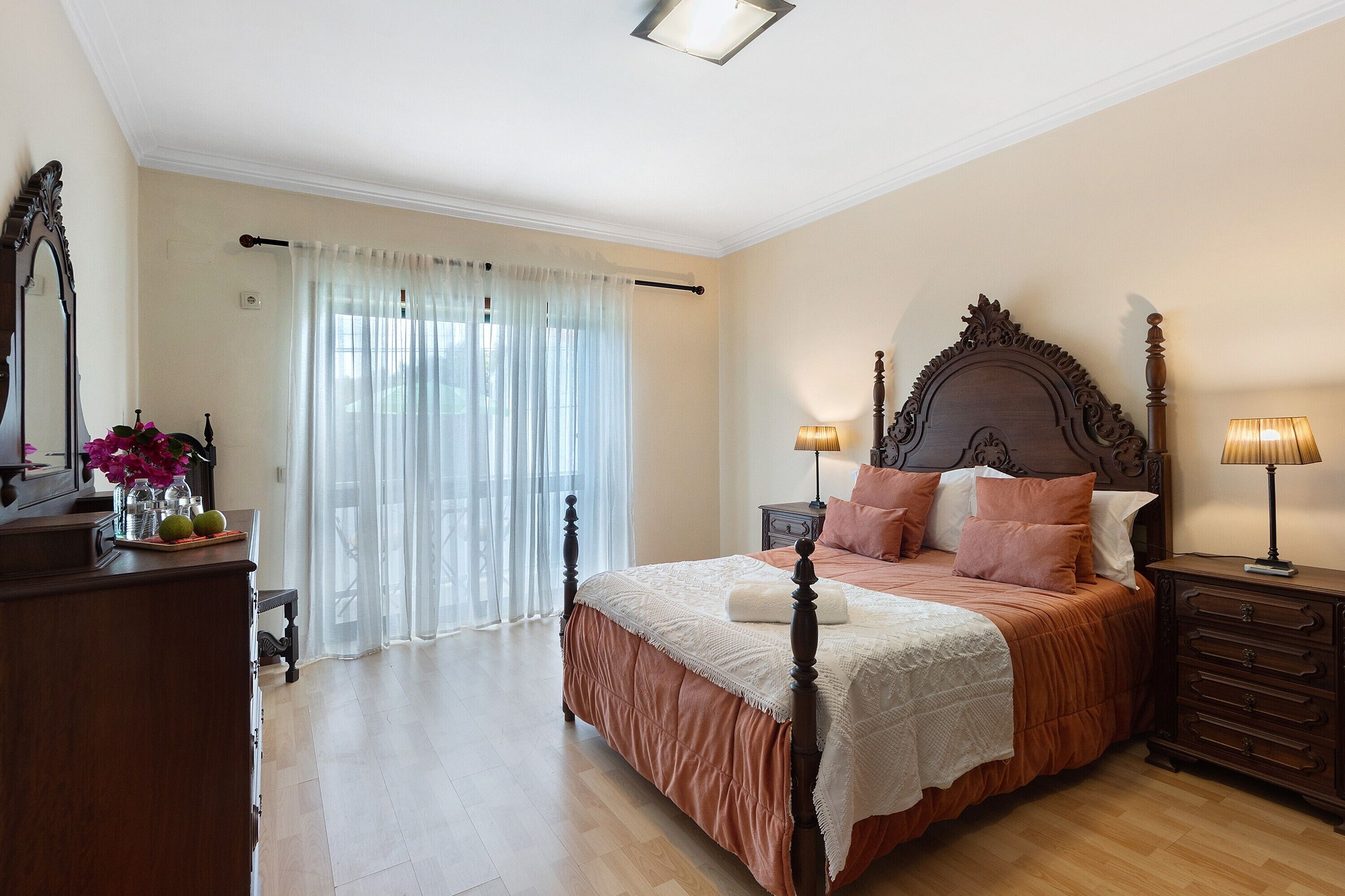 Iron/ironing board, WiFi, bed sheets
