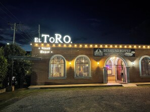 Exterior - Hotel El Toro (Magdalena de Kino)
