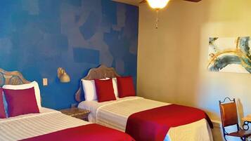 Habitación básica doble, vista al resort | Tabla de planchar con plancha y wifi gratis