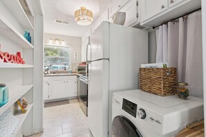Private kitchen - Heart of SSI Village, Sweet Magnolia at St. Simons Pier w/AC and Parking. (St. Simons Island)