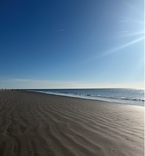 Heart of SSI Village, Sweet Magnolia at St. Simons Pier w/AC and Parking.