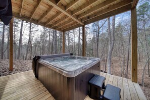 Outdoor spa tub - Rustic Retreat - Paradise Found (Ellijay)