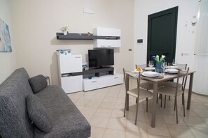 Smart TV - PARADISE BEACH, with garden, parking space. 100 mt from the sea. Pets allowed. (Gallina)