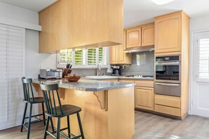Microwave, oven, stovetop, dishwasher - Furnished 4 BR Santa Barbara Home, 31+ Night Stays, Relocation Friendly (Santa Barbara)