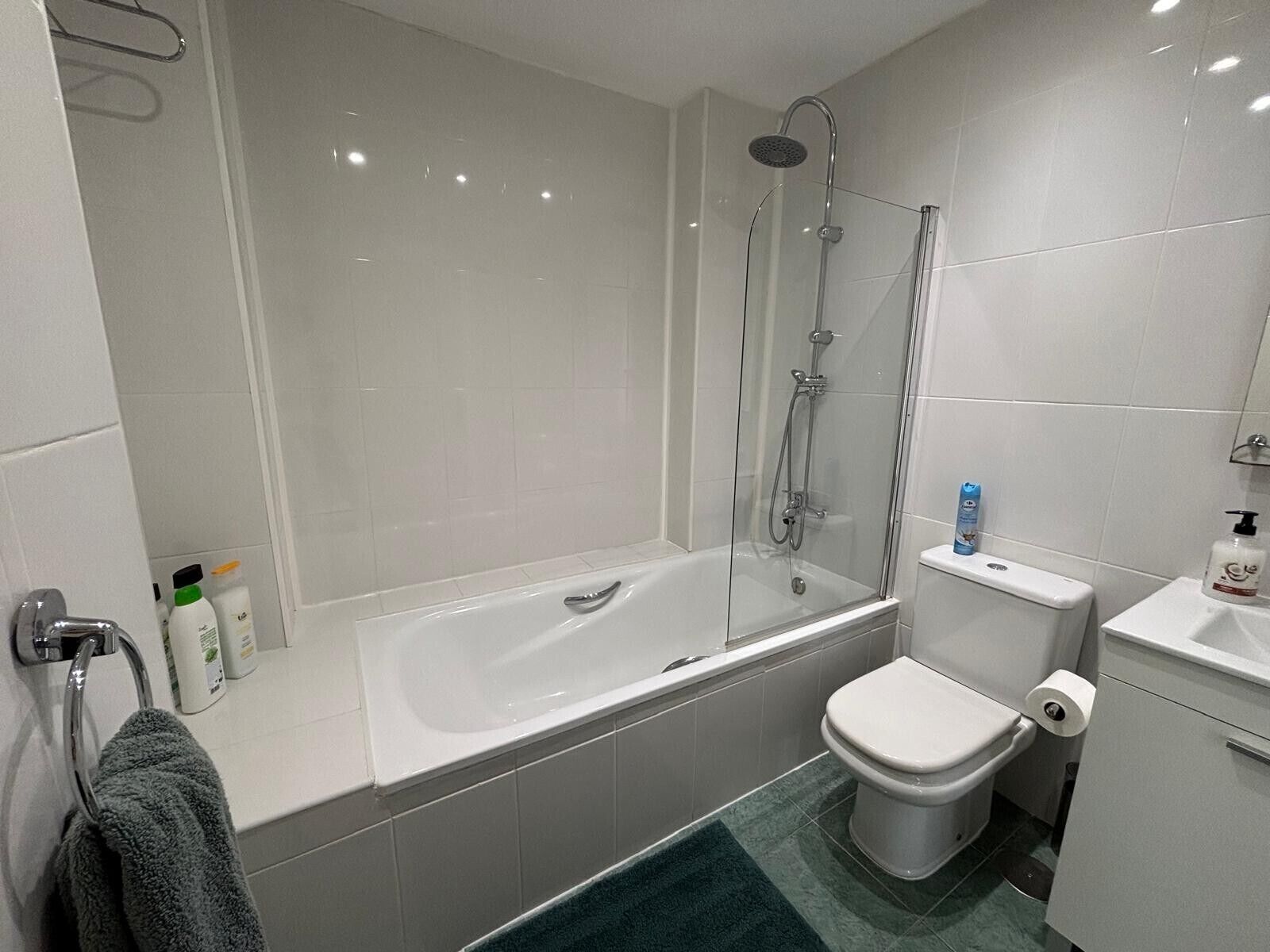 Douche, serviettes fournies