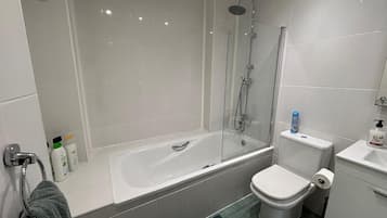 Douche, serviettes fournies