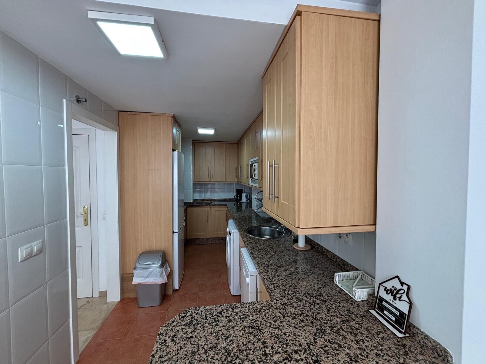 Kylskåp, mikrovågsugn, ugn och spishäll