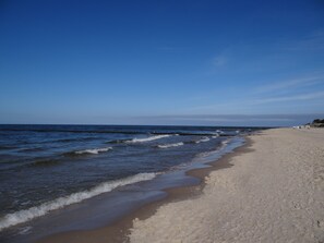 Beach nearby, sun-loungers - Reethus for 6 adults & 2 small children, 3 bedrooms, 2 bathrooms, garden, sauna, fireplace, fenced (Zempin)