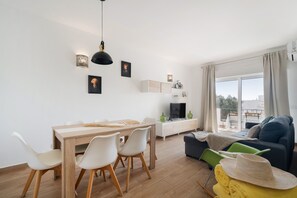 TV - Boat 2 Apt OCV – 100m from the Beach with Pool (Albufeira)