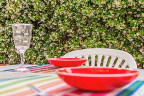 Outdoor dining - Materdei Terrace - One Bedroom Apartment, Sleeps 4 (Naples)