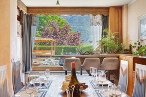 Dining - Villa Panoramica – 200sqm, Private Garden and Heated Jacuzzi (Aosta)