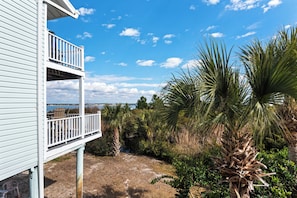 Property grounds - 🌴🌞Navarre a Dull Moment | 2BR w/ 3 Balconies + Community Pool | Walk to Beach (Navarre)