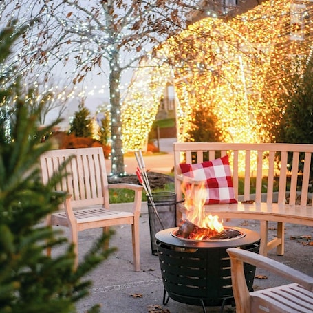 Property grounds. The Cadet's Suite: King Bed, Stylish Historic Stay at Mustard Seed Hill