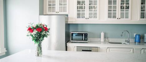 Kühlschrank, Mikrowelle, Geschirrspüler