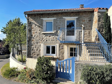Exterior. House in the heart of nature - Magnificent view