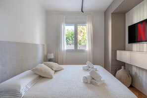 Room - Aurea 27 - 5 Min Walk to Beach & Private Garden (Taggia)