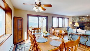 Dining - Crest 200I • Panoramic Mountain Views (Sugar Mountain)