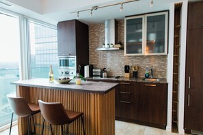 Private kitchen - Executive Downtown Toronto Condo With A View (Toronto)