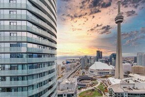Exterior - Executive Downtown Toronto Condo With A View (Toronto)