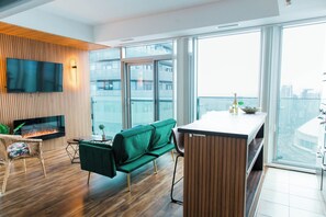 Living area - Executive Downtown Toronto Condo With A View (Toronto)