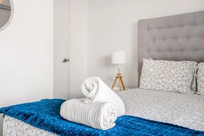 Iron/ironing board, WiFi, bed sheets - Executive Downtown Toronto Condo With A View (Toronto)