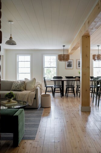 Lakefront Lodge Suite - The Forest Hill Lodge