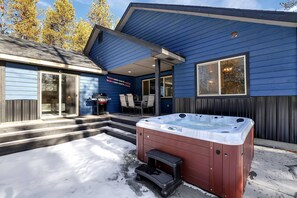 Terrace/patio - Escape to the Mountains | Hot Tub | Fire Pit | Game Room w/ Pool Table | Kids Toys | 5 min to Lake! (Donnelly)
