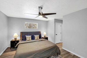 3 bedrooms, iron/ironing board, free WiFi - Escape to the Mountains | Hot Tub | Fire Pit | Game Room w/ Pool Table | Kids Toys | 5 min to Lake! (Donnelly)