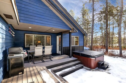 Escape to Tamarack (20 min drive) | Hot Tub | Fireplace | Pool Table | Board Games & Kids Toys!