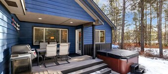 Escape to Tamarack (20 min drive) | Hot Tub | Fireplace | Pool Table | Board Games & Kids Toys!