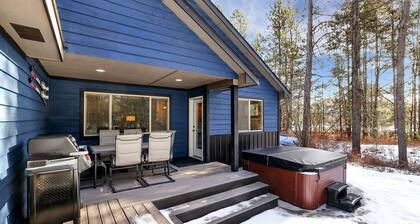 Escape to Tamarack (20 min drive) | Hot Tub | Fireplace | Pool Table | Board Games & Kids Toys!