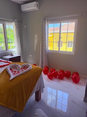 Iron/ironing board, free WiFi, bed sheets