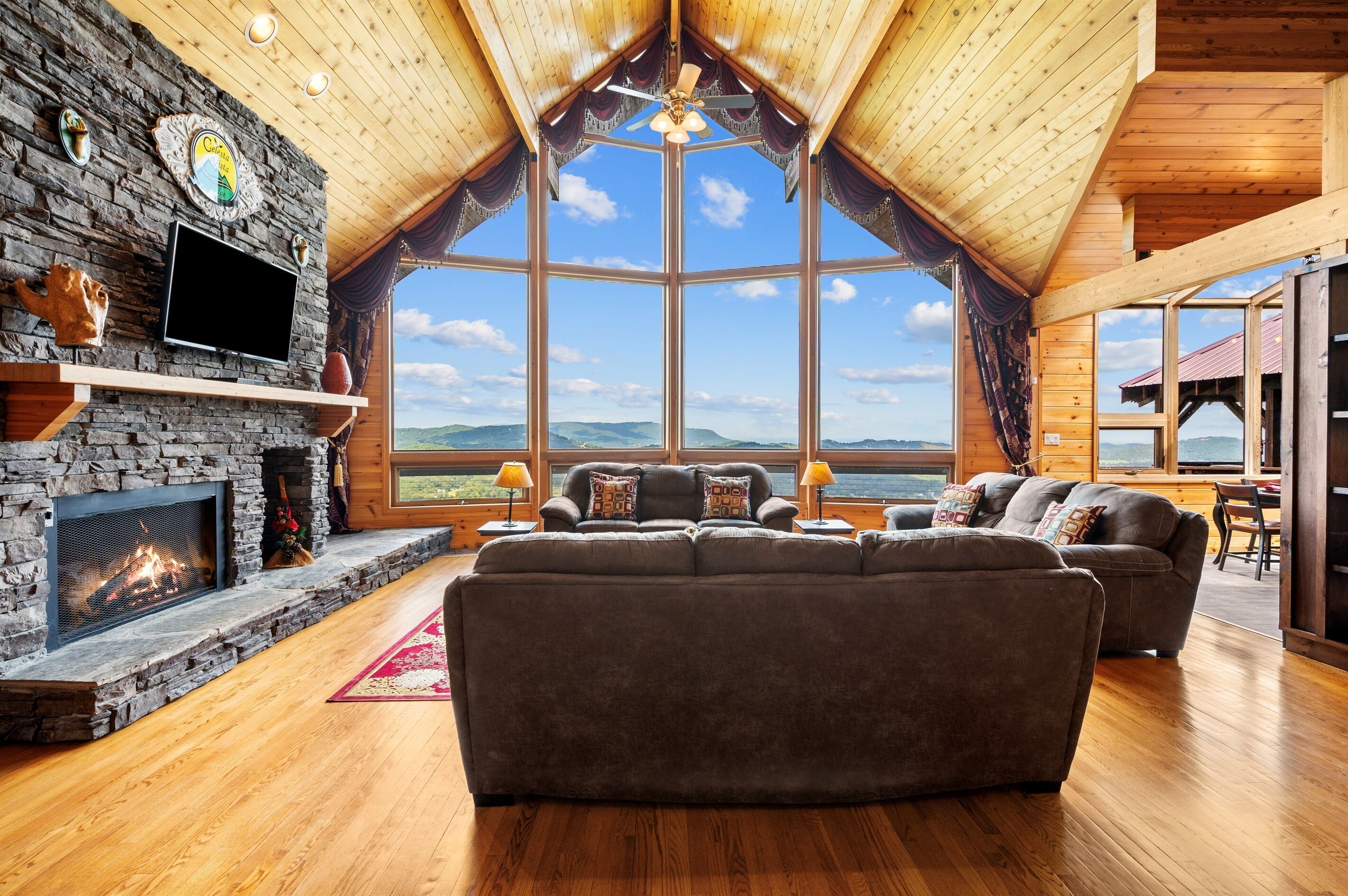 Smart TV, chimenea, videojuegos, reproductor de DVD