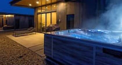 Columbia River Retreat Lakehouse