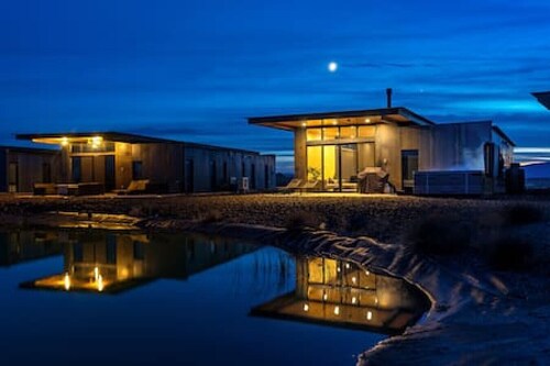 Columbia River Retreat Lakehouse