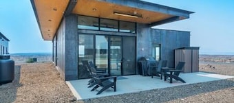 DeWine Sundowners Lakehouse at the Gorge