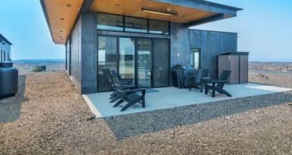 DeWine Sundowners Lakehouse at the Gorge