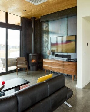 TV, fireplace, stereo - The Point at the Lakes - Cave B (Quincy)