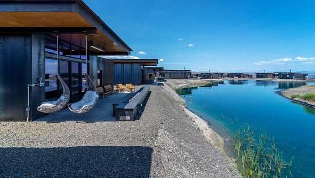 A modern house with a large outdoor area, including a pool and seating. - Rustic Elegance at the Gorge (Quincy)