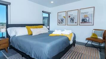 2 Schlafzimmer, Schreibtisch, Bügeleisen/Bügelbrett, Reisekinderbett