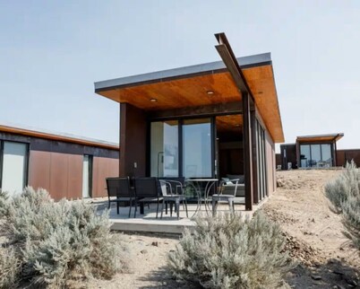 Wine Down in 3C at Cave B Ridge