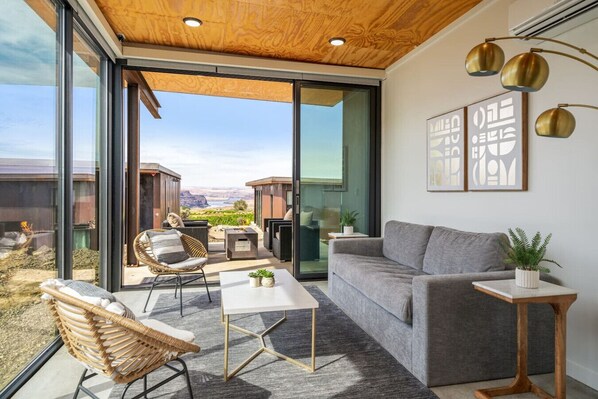 Living area - Verse & Vine Retreat – 5B Cave B Ridge Condo (Quincy)